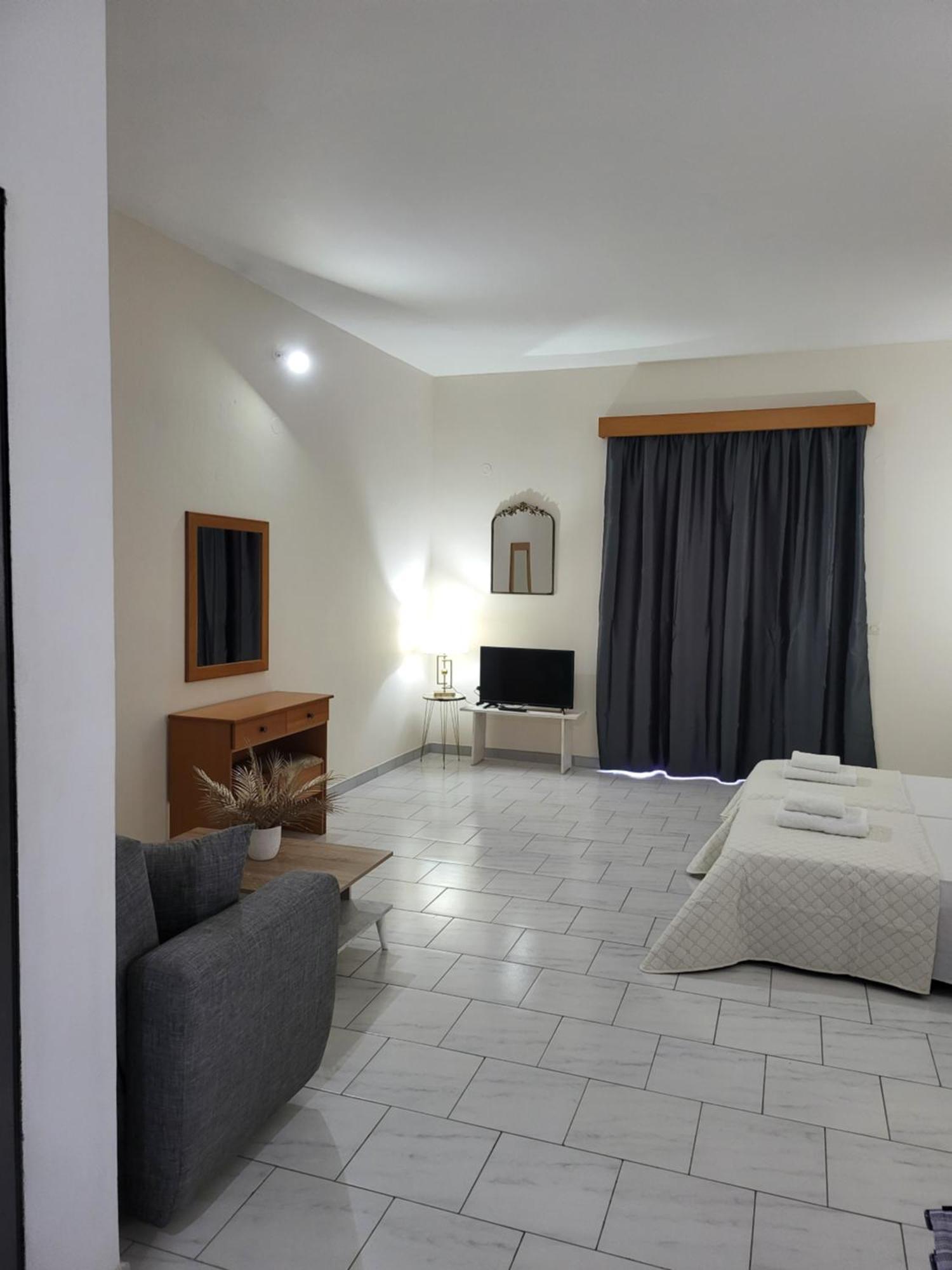 Pyrgos Hotel Apartments Kremastí Exterior photo